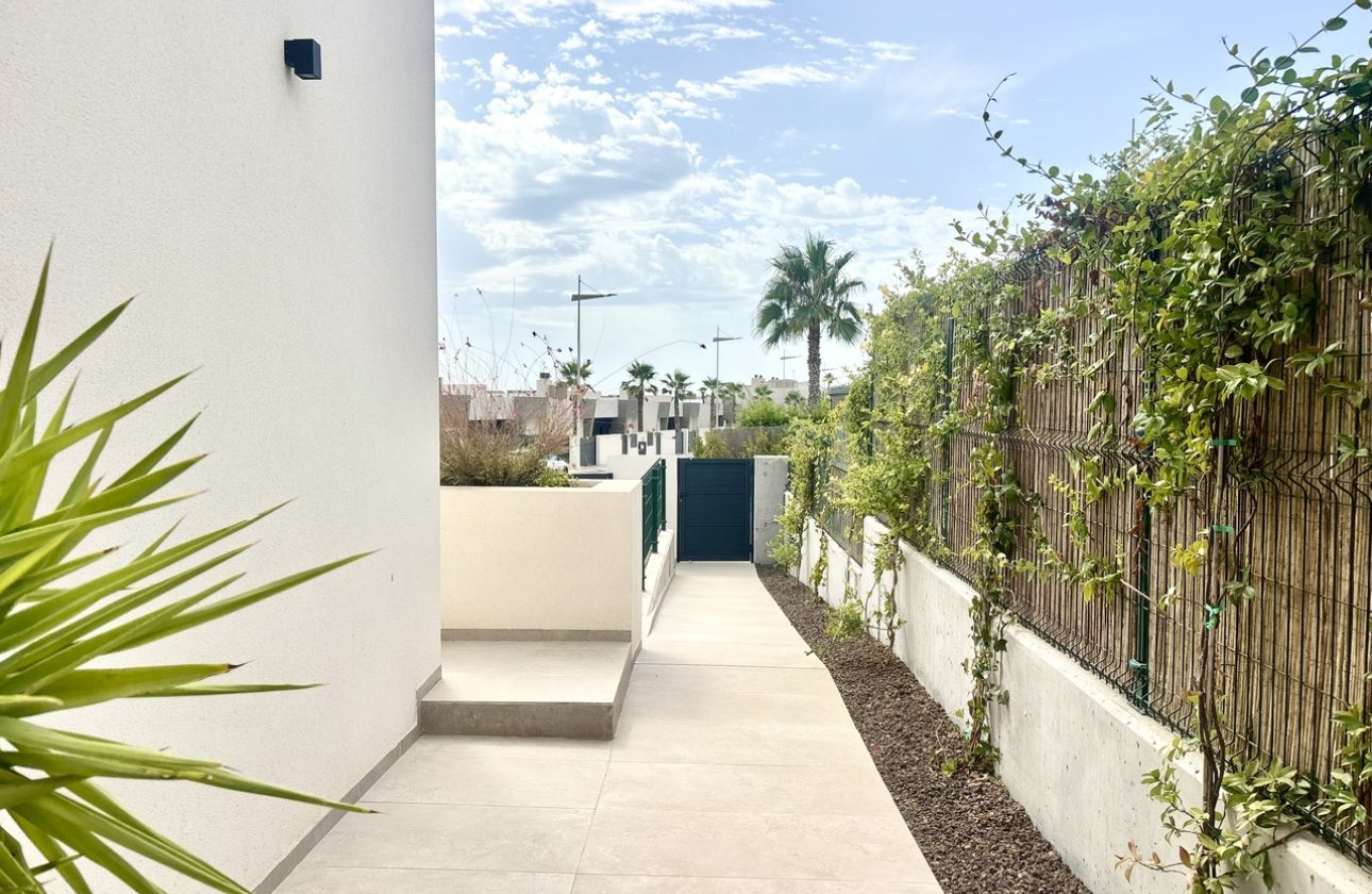 Resale - Villa -
La Finca Golf Resort - Inland