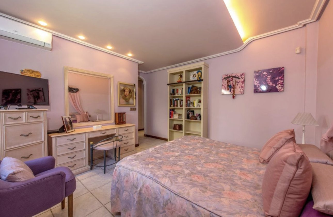 Resale - Villa -
La Mata - Costa Blanca