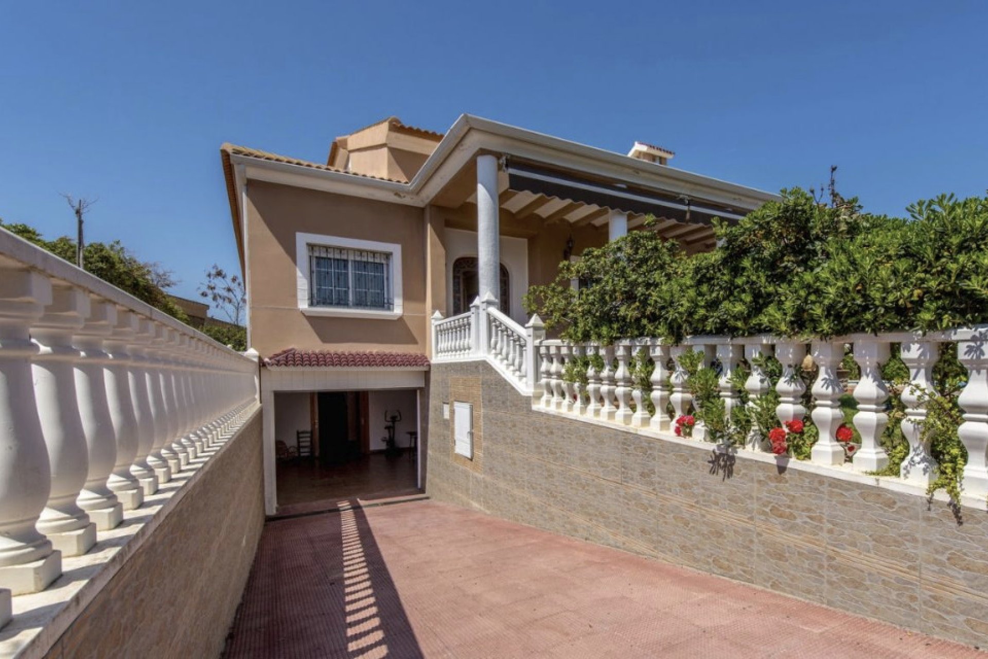 Resale - Villa -
La Mata - Costa Blanca
