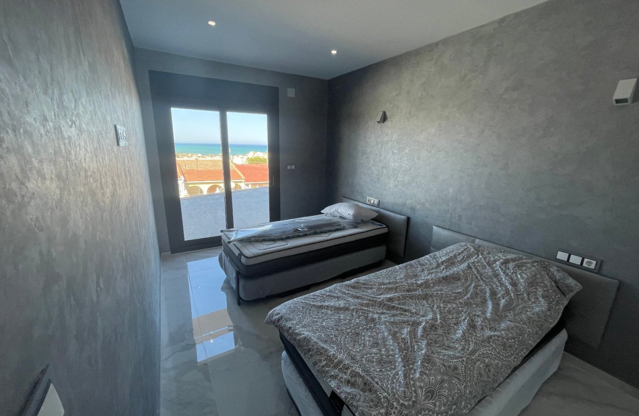 Resale - Villa -
La Mata - Costa Blanca