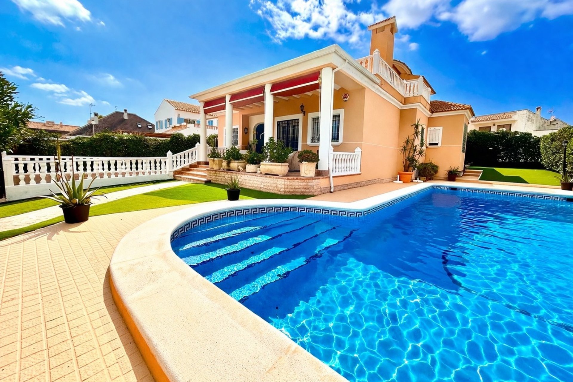 Resale - Villa -
La Mata - Costa Blanca
