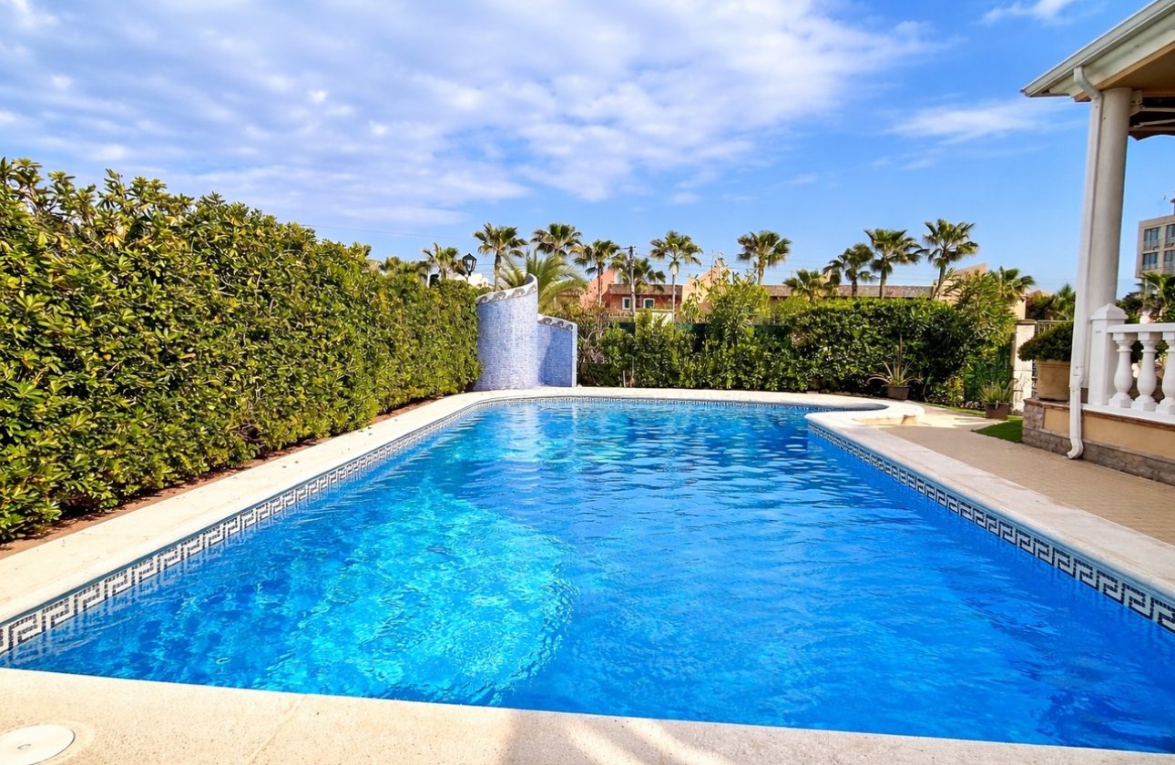 Resale - Villa -
La Mata - Costa Blanca