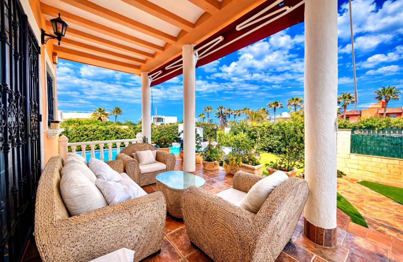 Resale - Villa -
La Mata - Costa Blanca