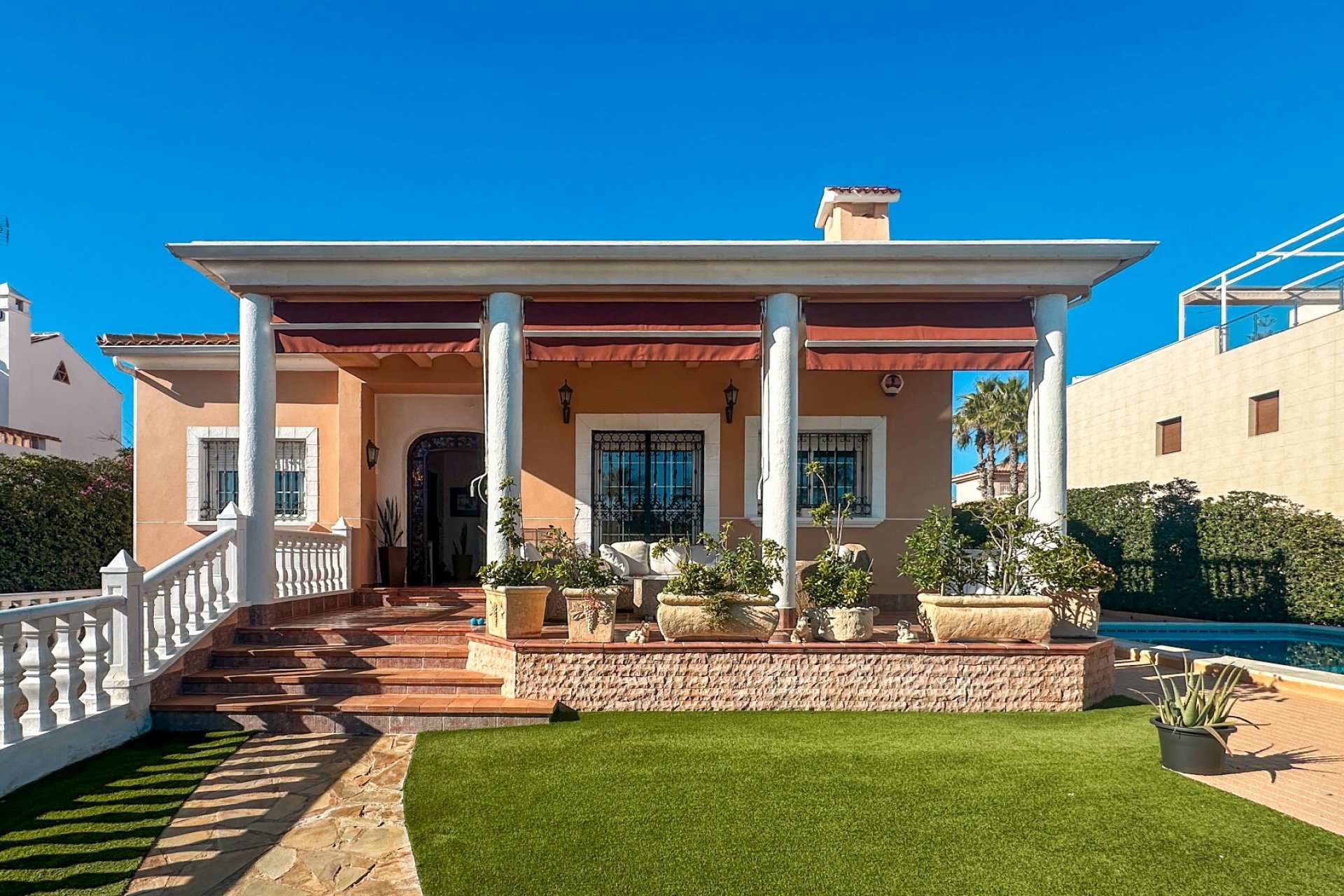 Resale - Villa -
La Mata - Costa Blanca