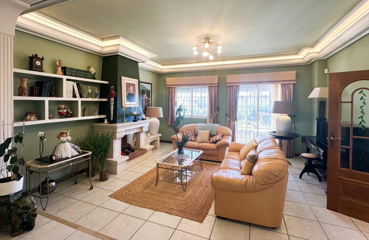 Resale - Villa -
La Mata - Costa Blanca