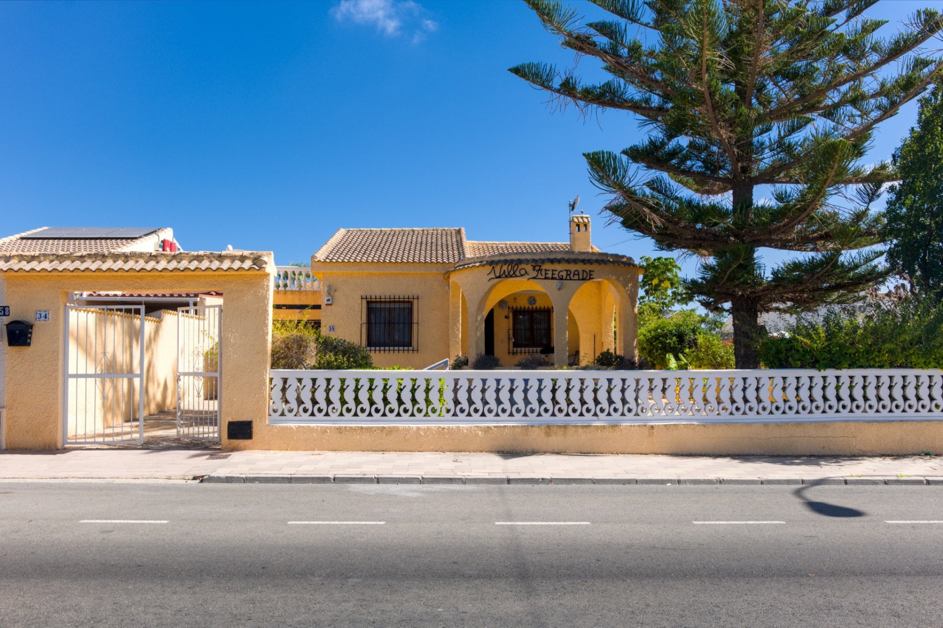 Resale - Villa -
La Siesta - Costa Blanca