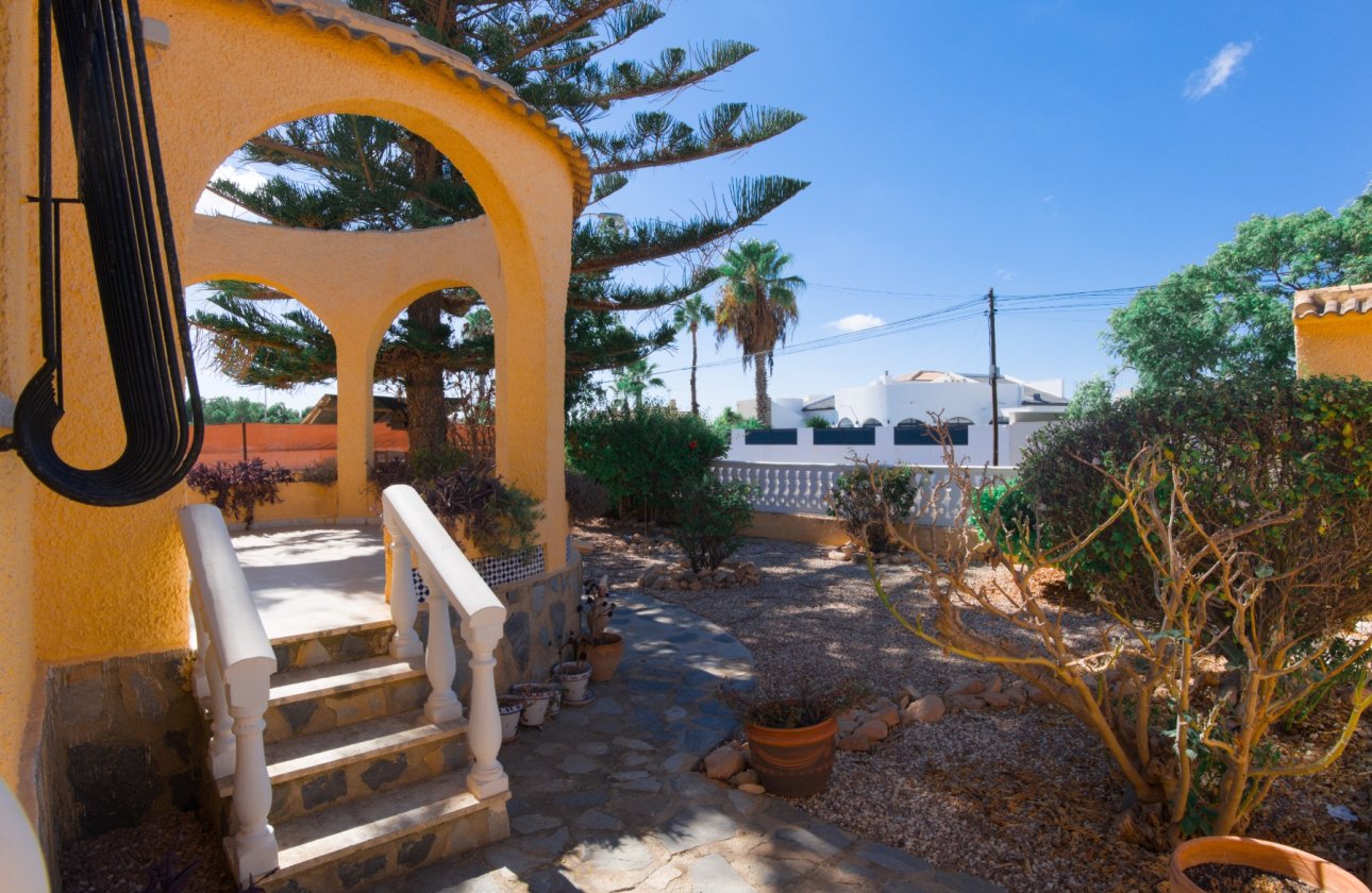 Resale - Villa -
La Siesta - Costa Blanca