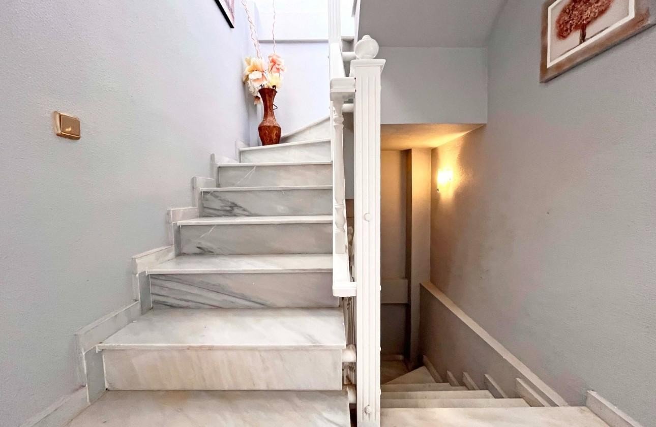 Resale - Villa -
La Zenia - Costa Blanca