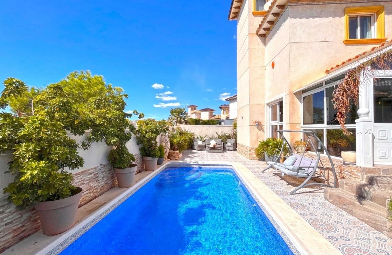 Resale - Villa -
La Zenia - Costa Blanca