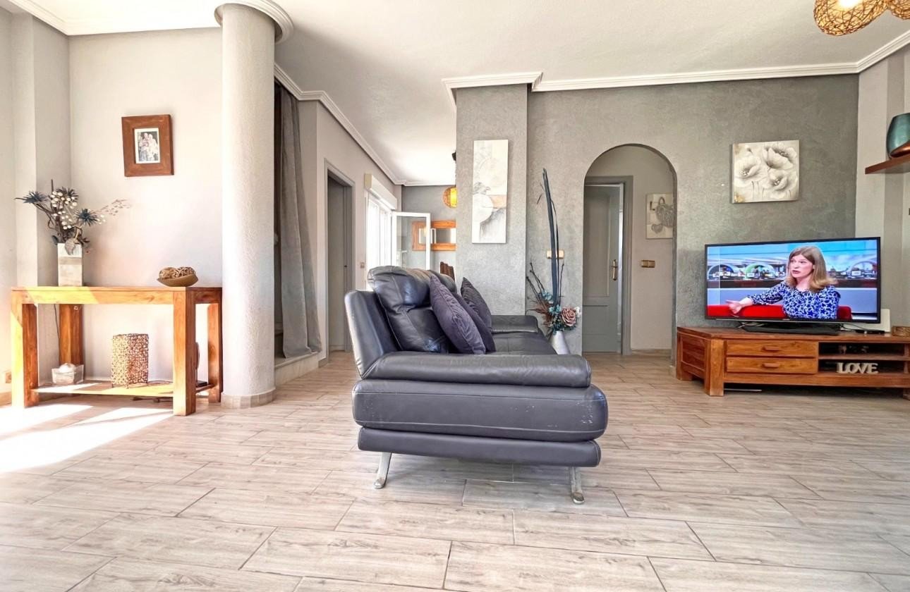Resale - Villa -
La Zenia - Costa Blanca
