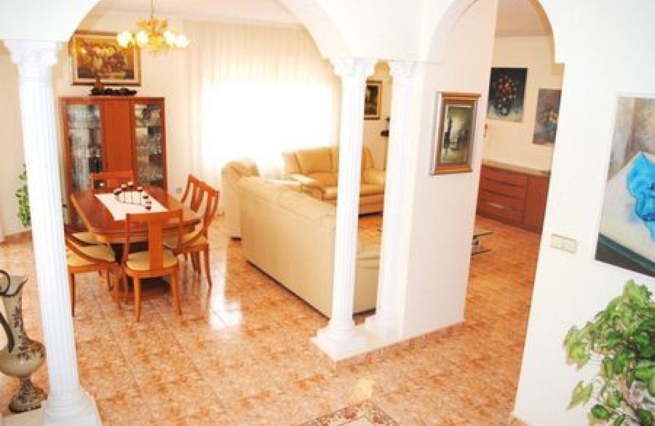 Resale - Villa -
La Zenia - Costa Blanca