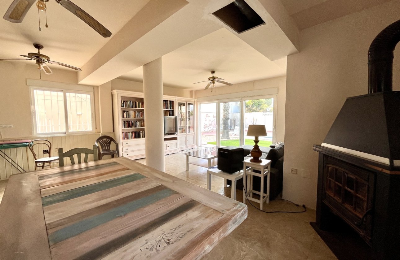 Resale - Villa -
La Zenia - Costa Blanca