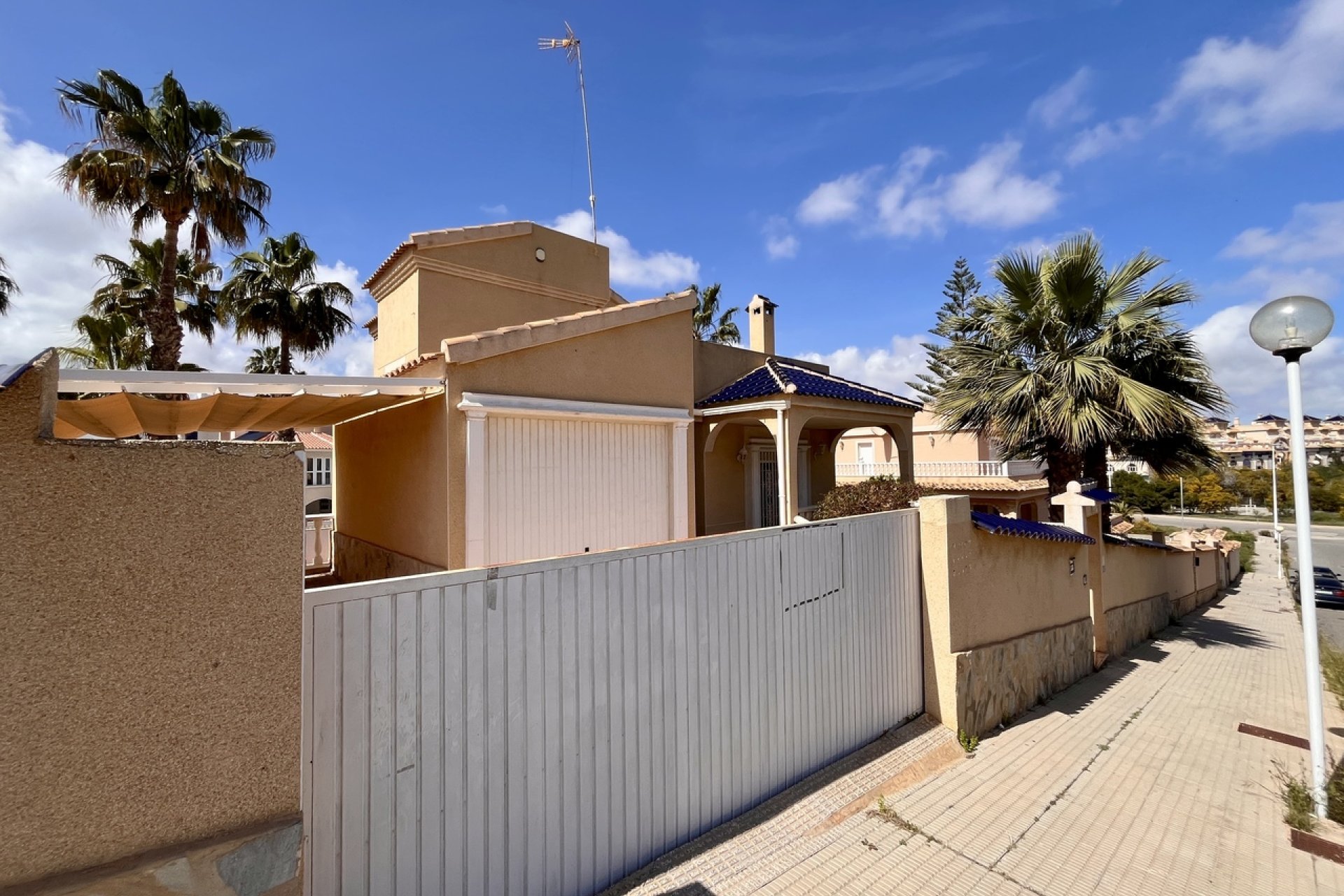 Resale - Villa -
La Zenia - Costa Blanca