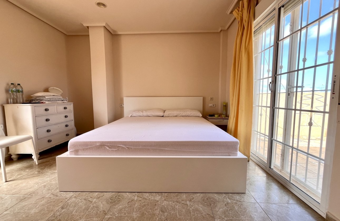 Resale - Villa -
La Zenia - Costa Blanca