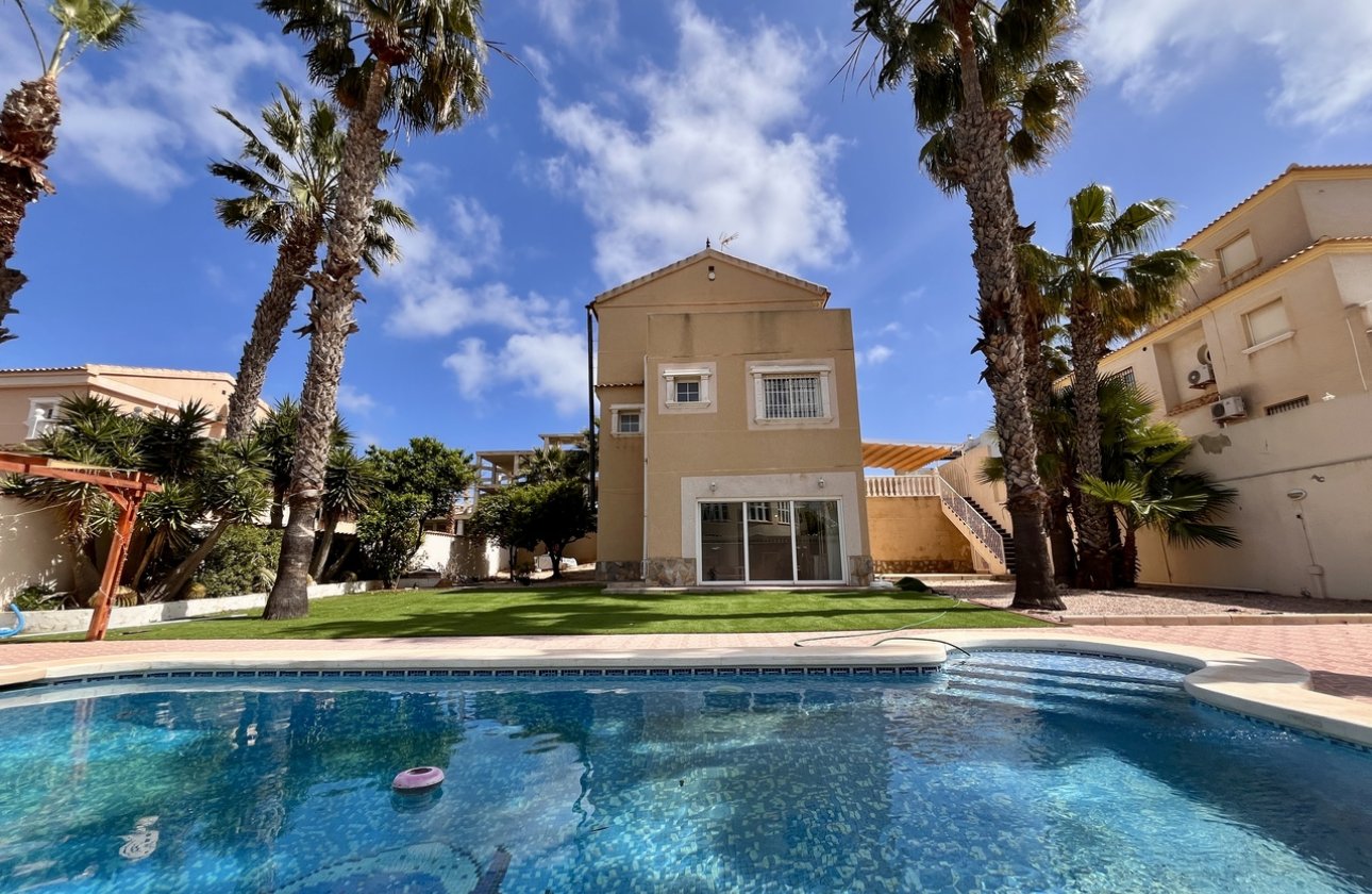 Resale - Villa -
La Zenia - Costa Blanca