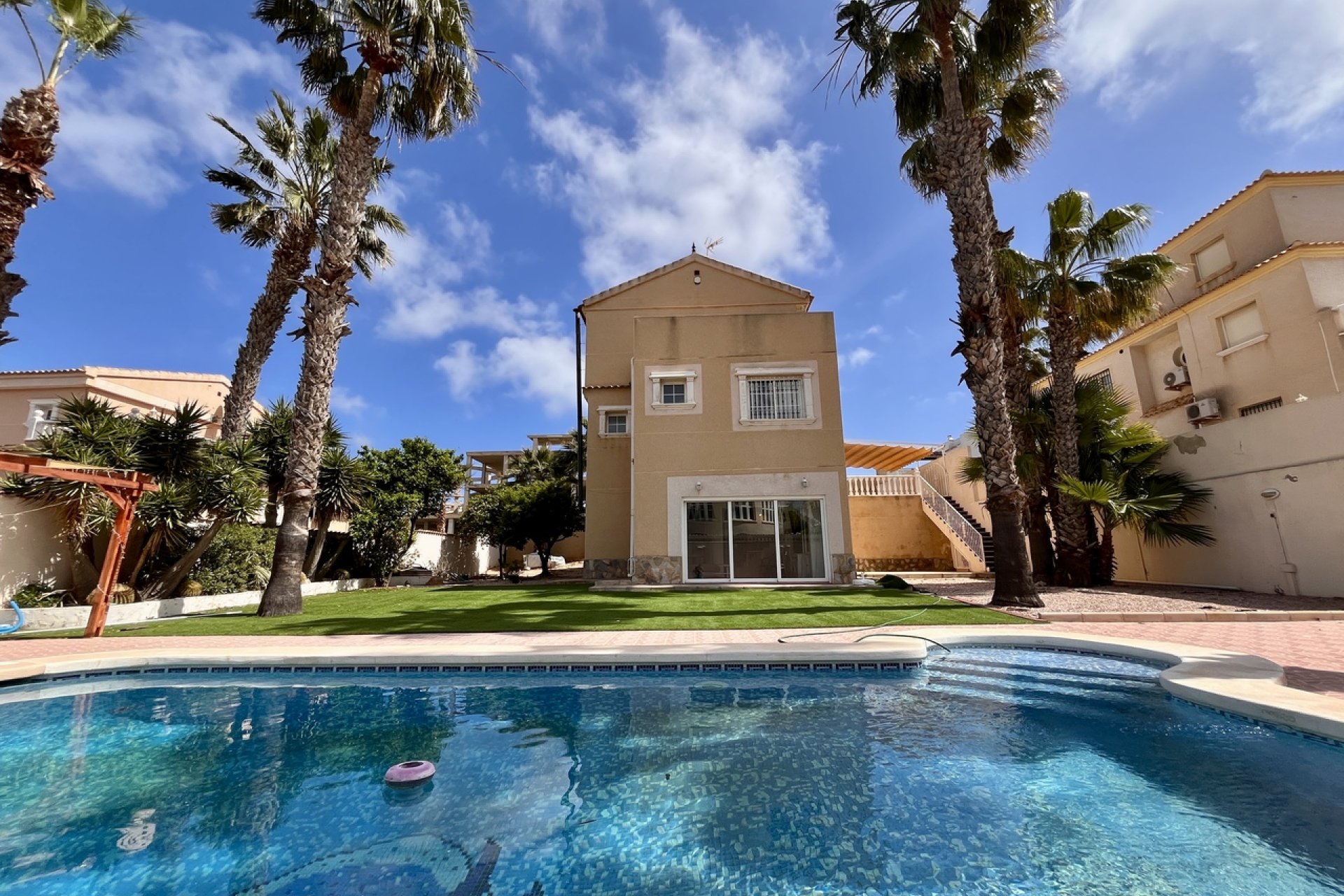 Resale - Villa -
La Zenia - Costa Blanca