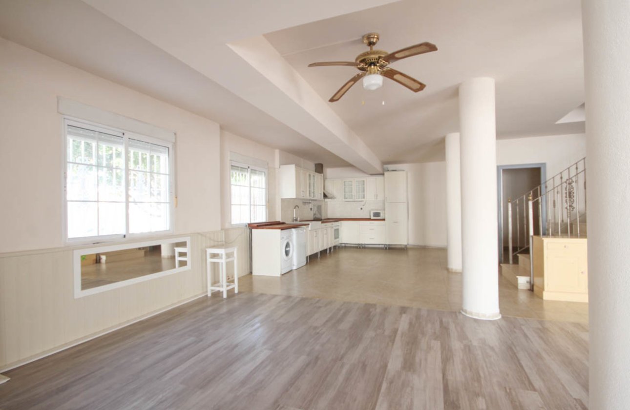 Resale - Villa -
La Zenia - Costa Blanca