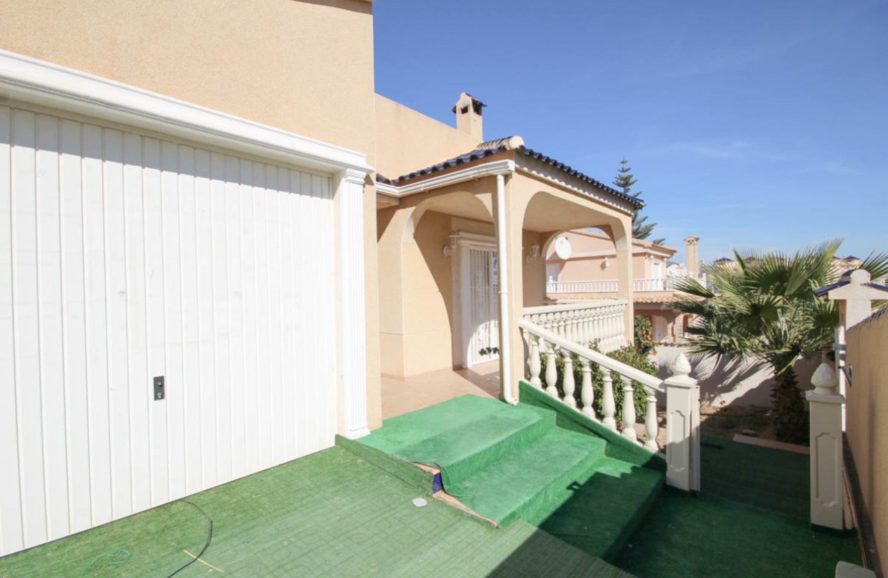 Resale - Villa -
La Zenia - Costa Blanca