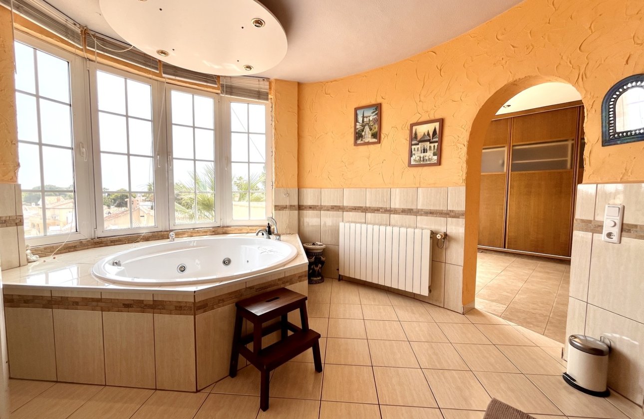 Resale - Villa -
La Zenia - Costa Blanca