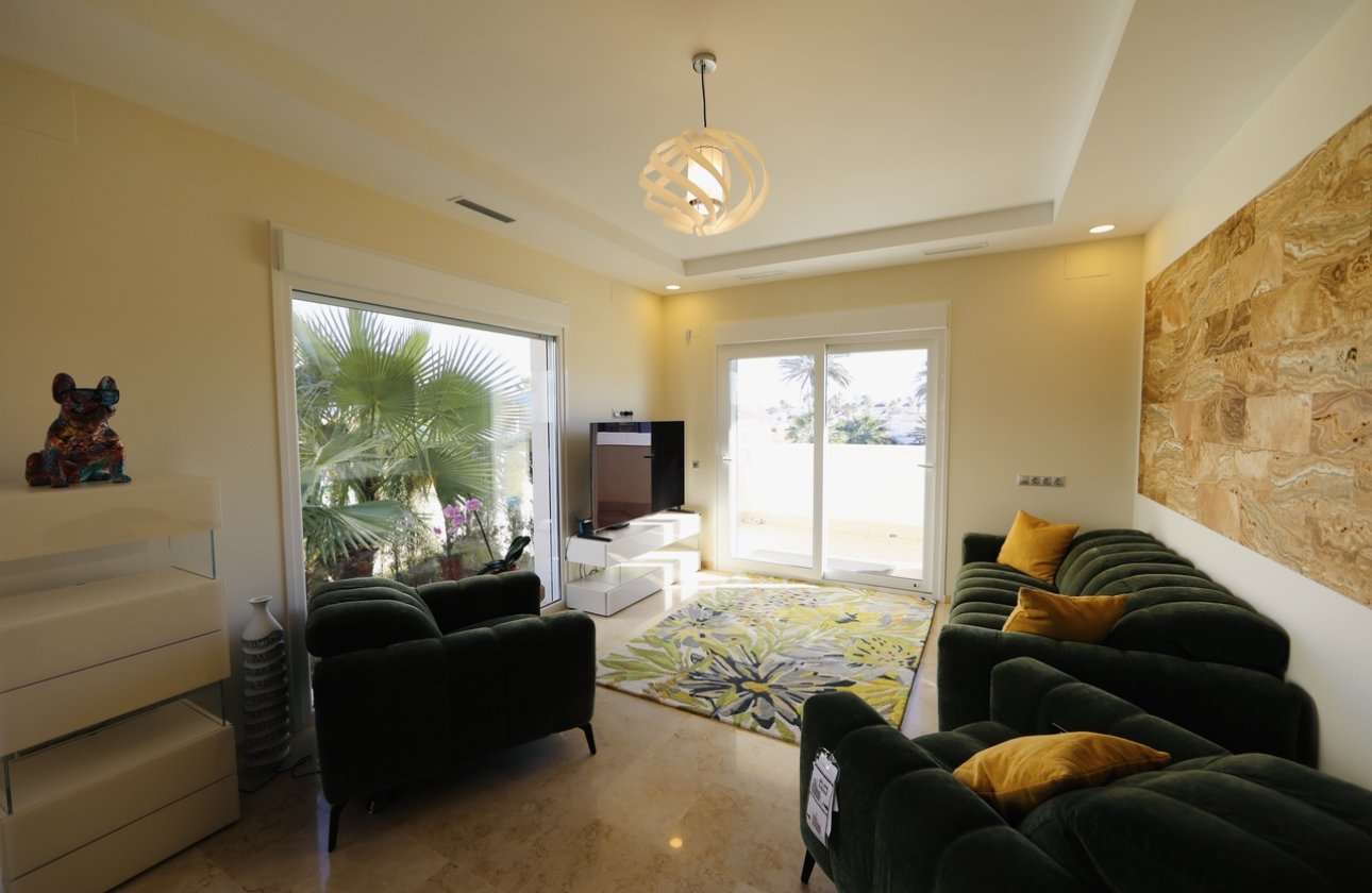 Resale - Villa -
La Zenia - Costa Blanca