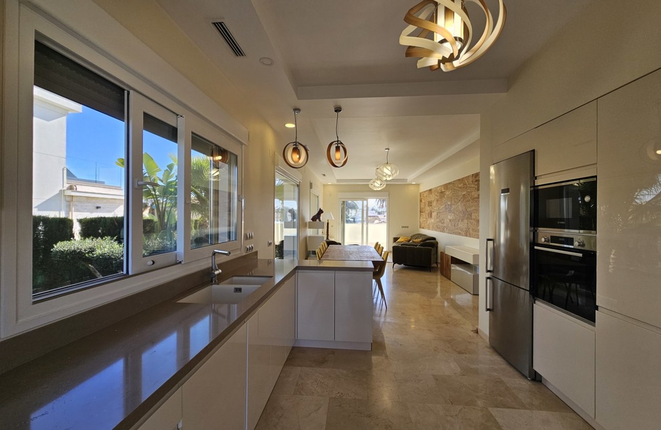 Resale - Villa -
La Zenia - Costa Blanca