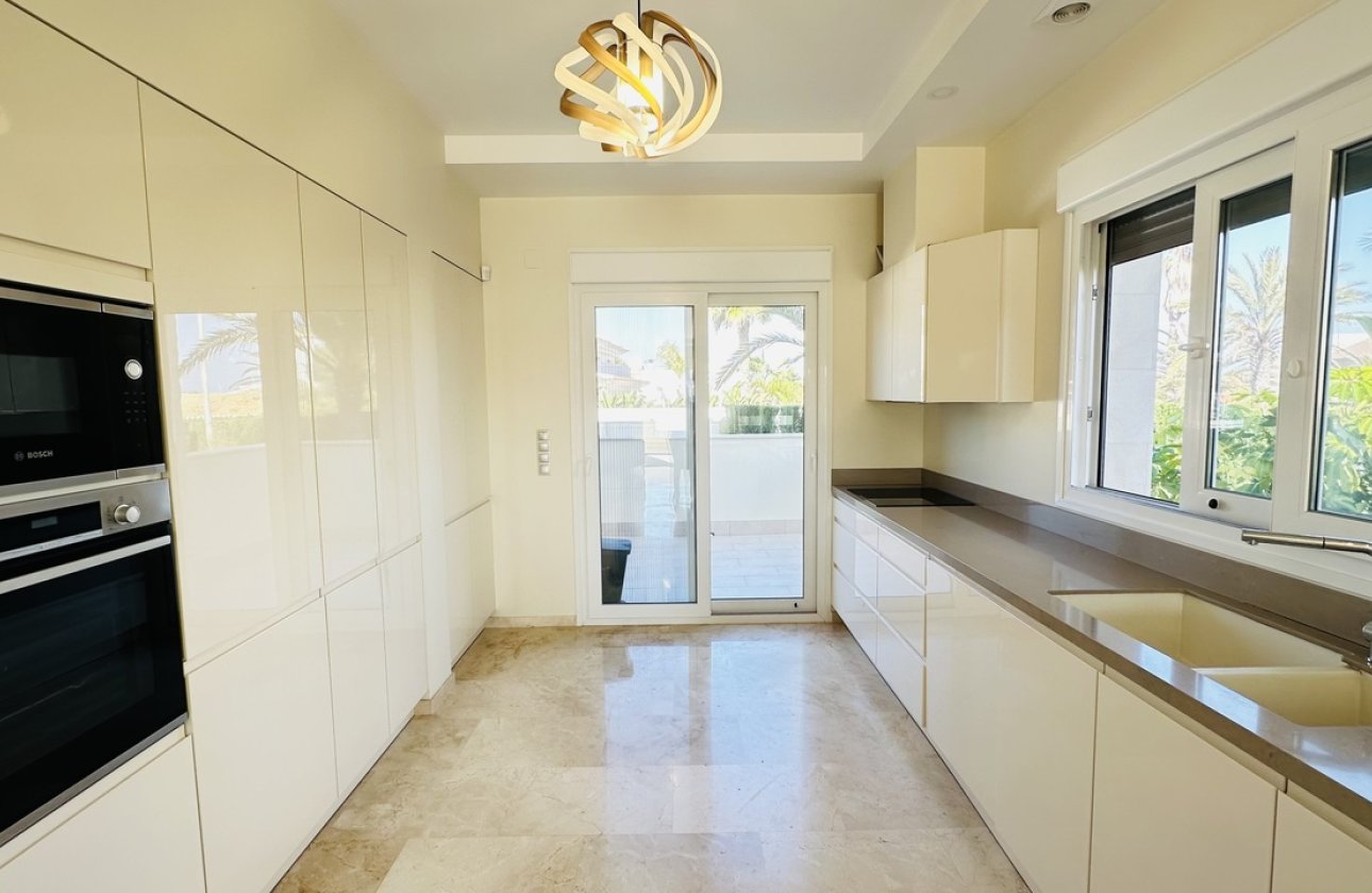 Resale - Villa -
La Zenia - Costa Blanca