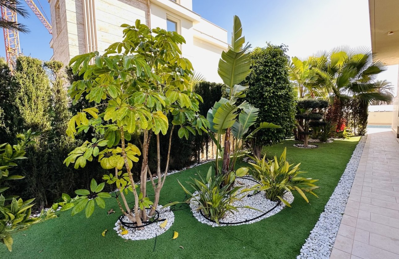 Resale - Villa -
La Zenia - Costa Blanca