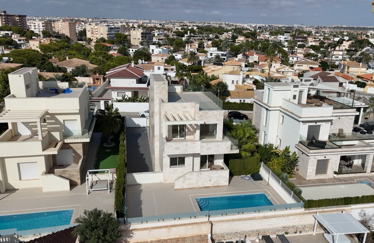 Resale - Villa -
La Zenia - Costa Blanca