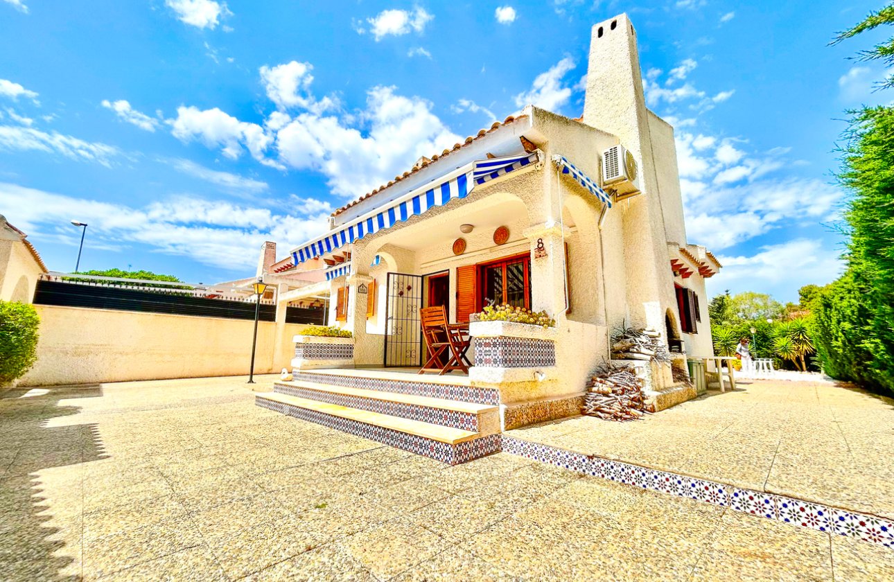 Resale - Villa -
La Zenia - Costa Blanca