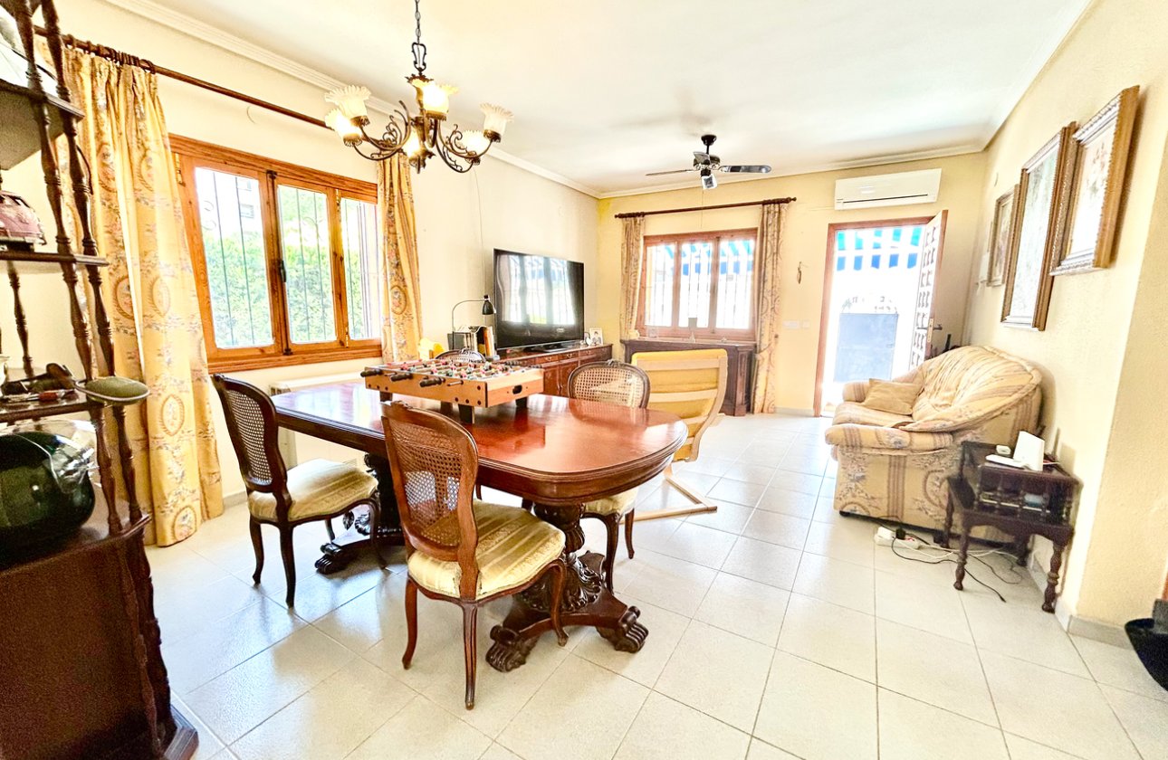 Resale - Villa -
La Zenia - Costa Blanca