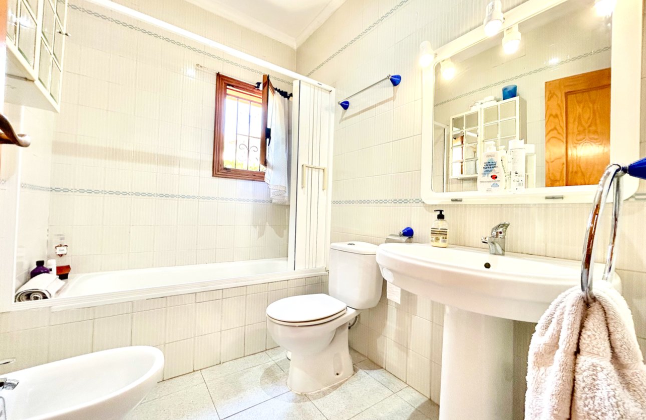 Resale - Villa -
La Zenia - Costa Blanca
