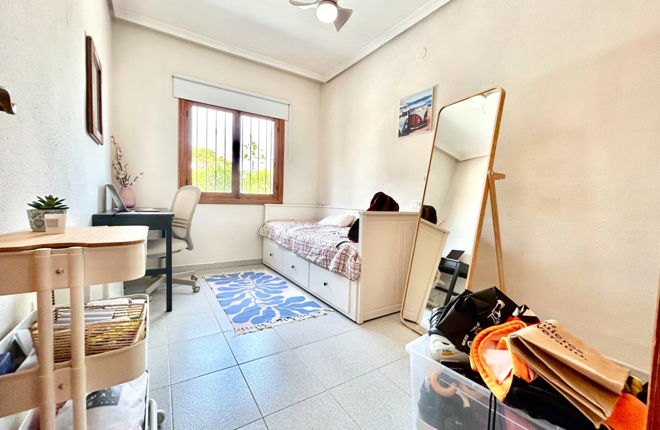 Resale - Villa -
La Zenia - Costa Blanca