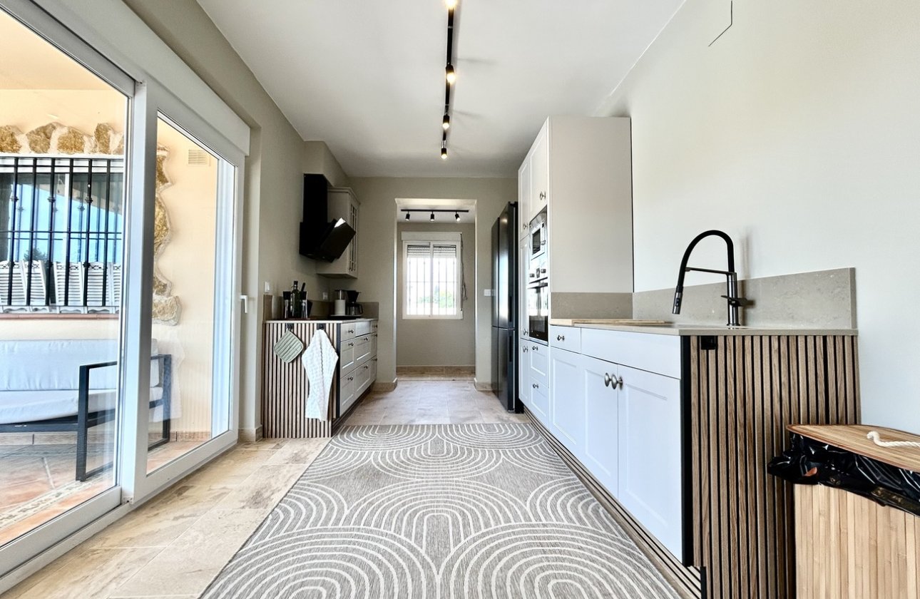 Resale - Villa -
La Zenia - Costa Blanca