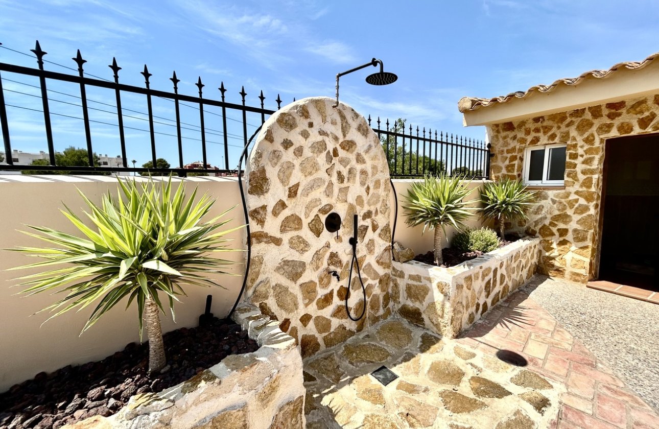 Resale - Villa -
La Zenia - Costa Blanca