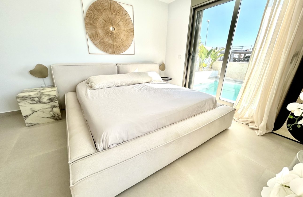 Resale - Villa -
Las Filipinas - Inland