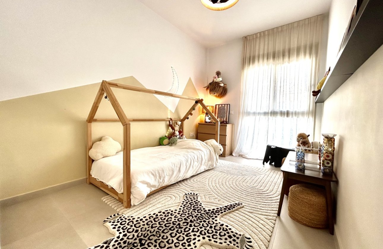 Resale - Villa -
Las Filipinas - Inland