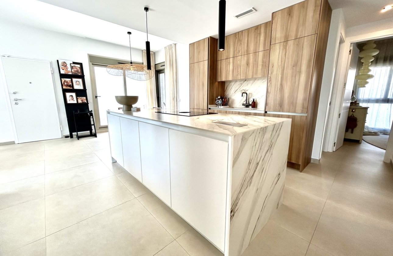 Resale - Villa -
Las Filipinas - Inland