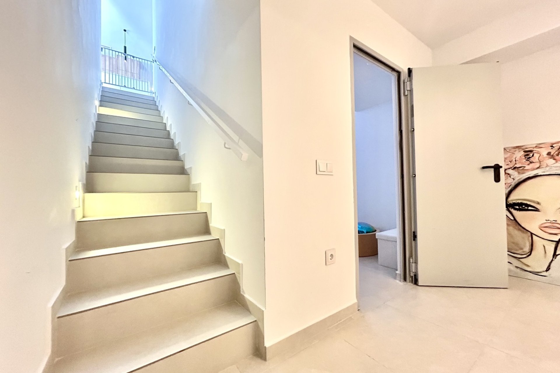Resale - Villa -
Las Filipinas - Inland