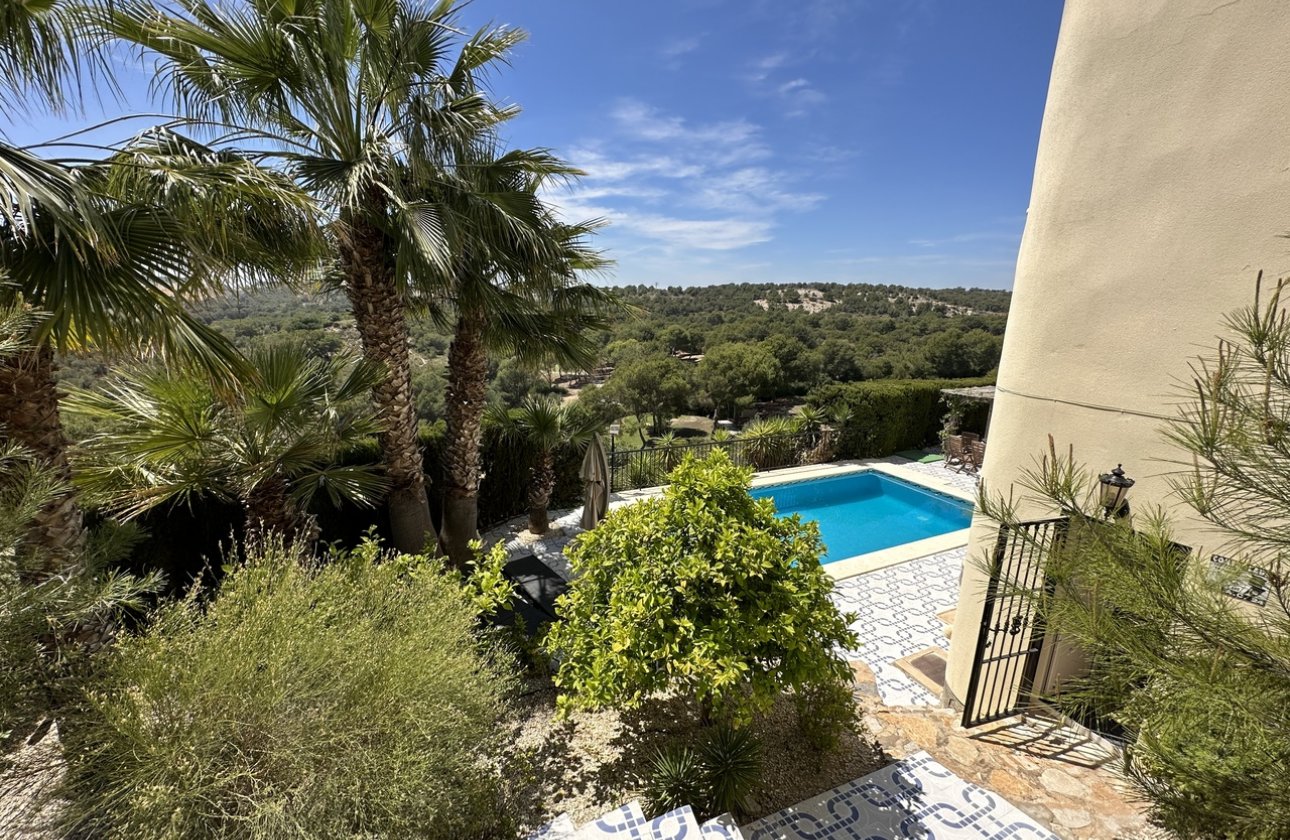 Resale - Villa -
Las Ramblas Golf - Inland