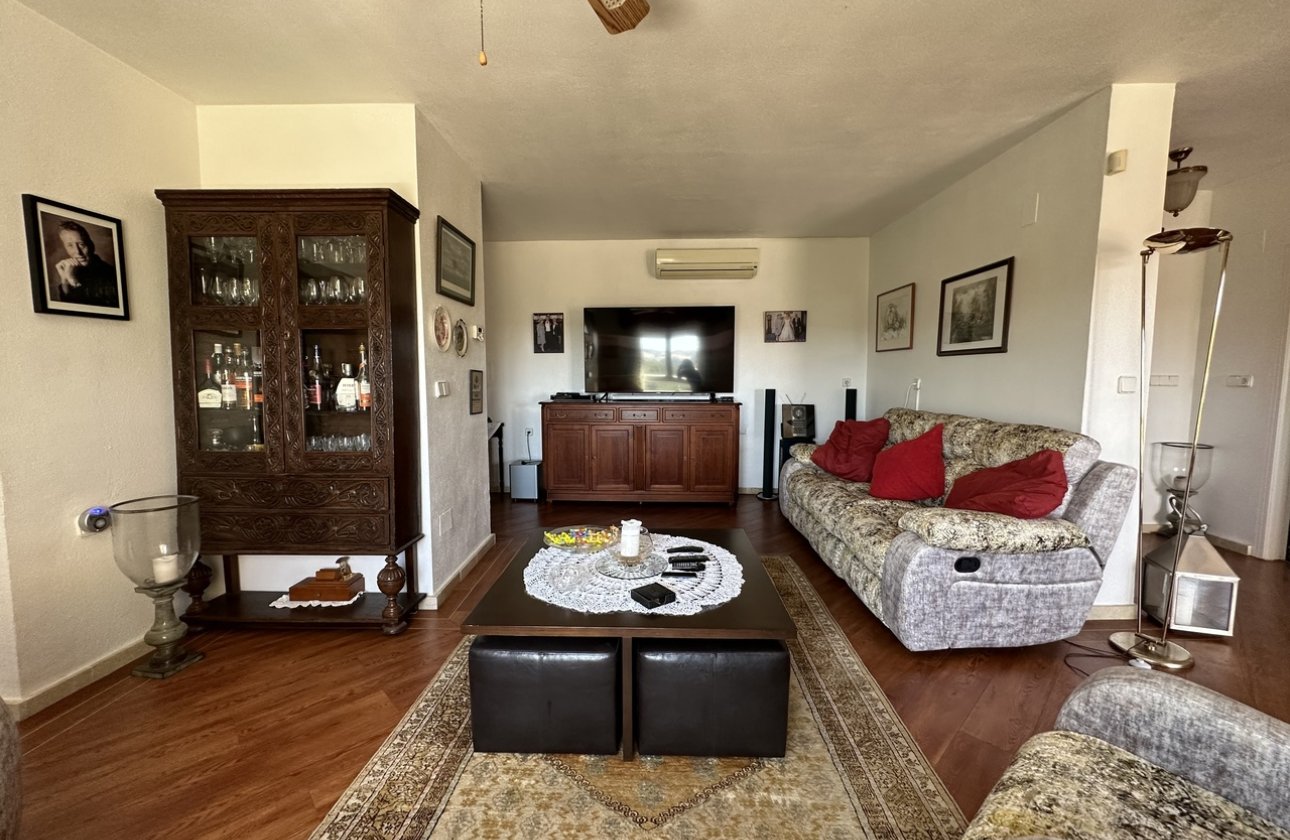 Resale - Villa -
Las Ramblas Golf - Inland