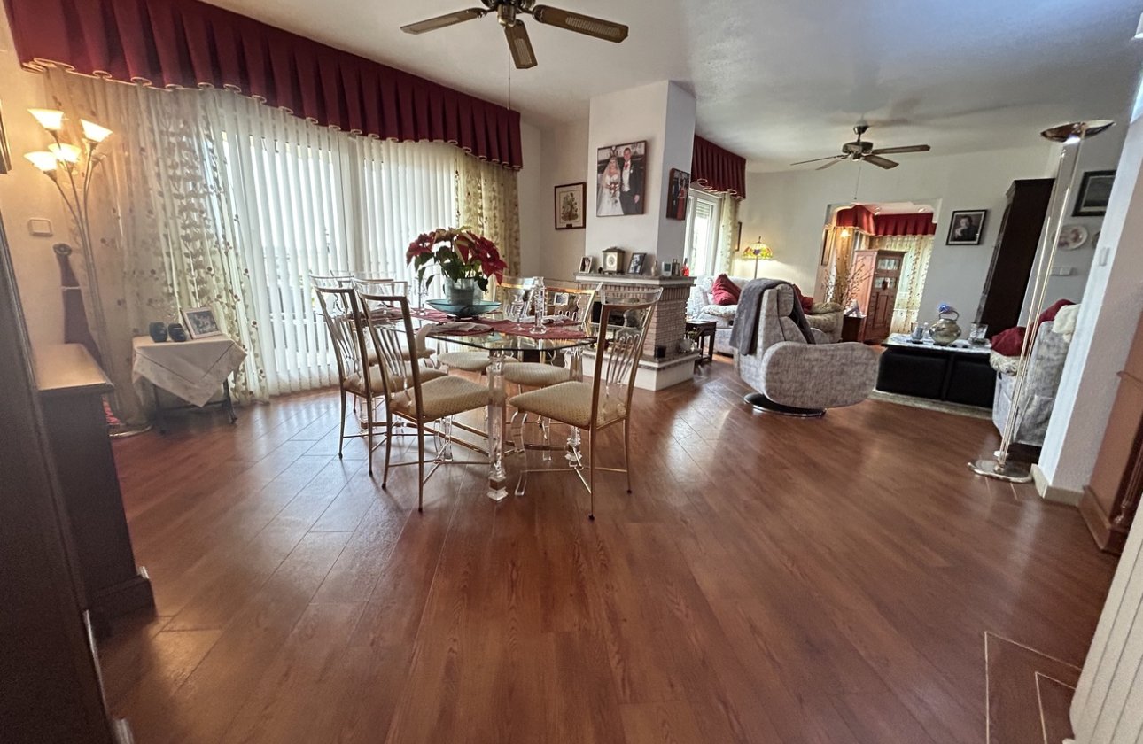 Resale - Villa -
Las Ramblas Golf - Inland