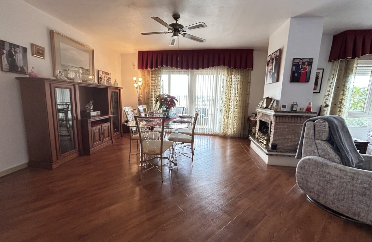 Resale - Villa -
Las Ramblas Golf - Inland