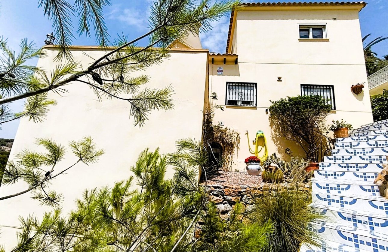 Resale - Villa -
Las Ramblas Golf - Inland