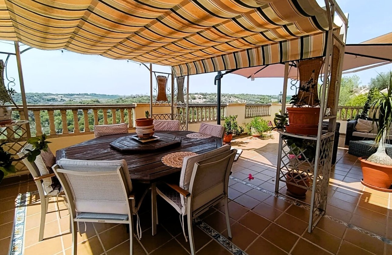 Resale - Villa -
Las Ramblas Golf - Inland