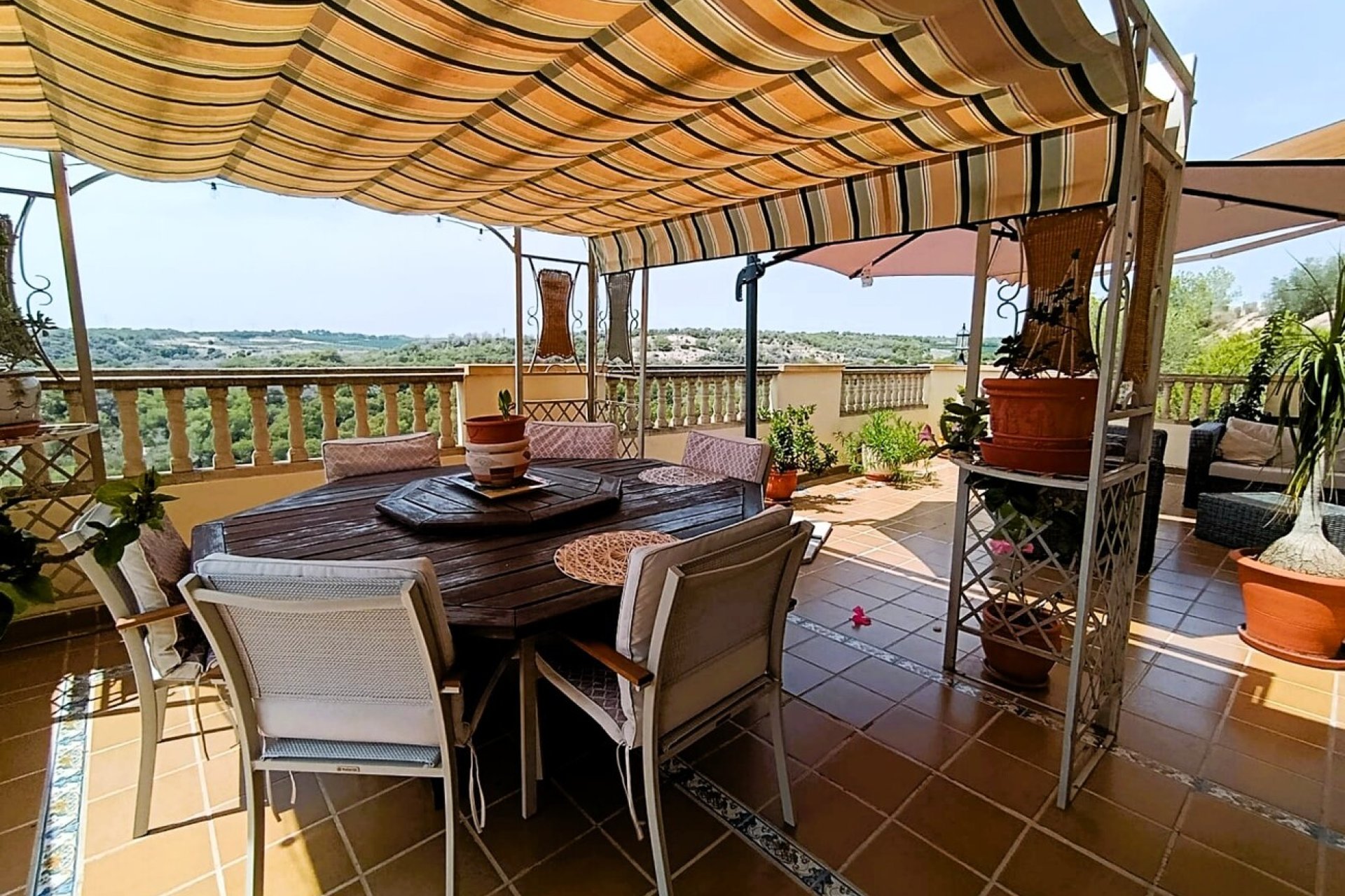 Resale - Villa -
Las Ramblas Golf - Inland
