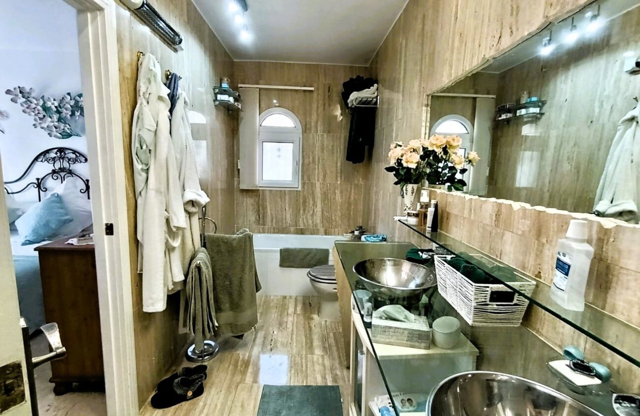 Resale - Villa -
Las Ramblas Golf - Inland