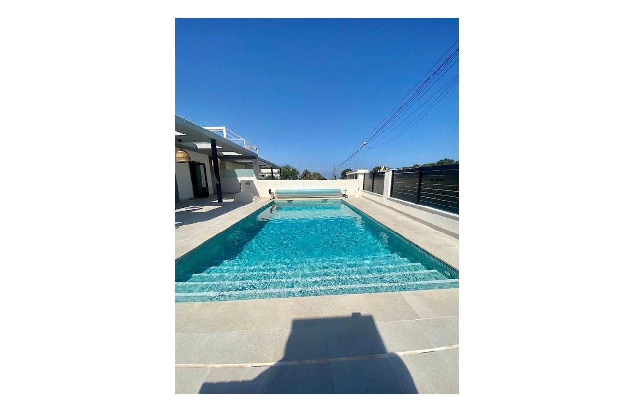 Resale - Villa -
Los Balcones - Costa Blanca