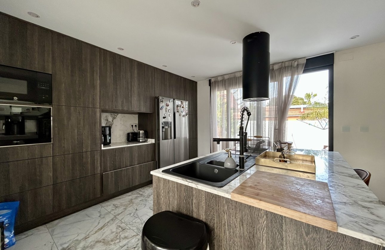 Resale - Villa -
Los Balcones - Costa Blanca