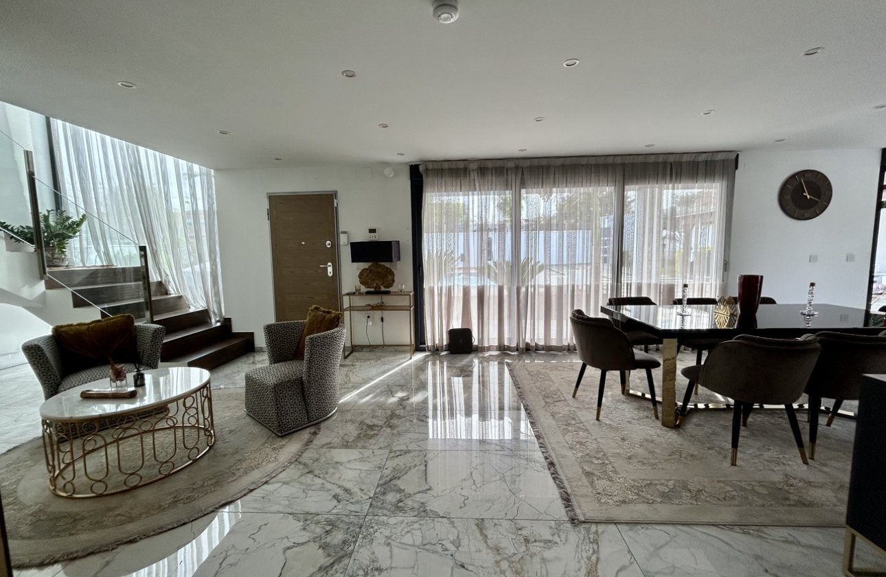 Resale - Villa -
Los Balcones - Costa Blanca