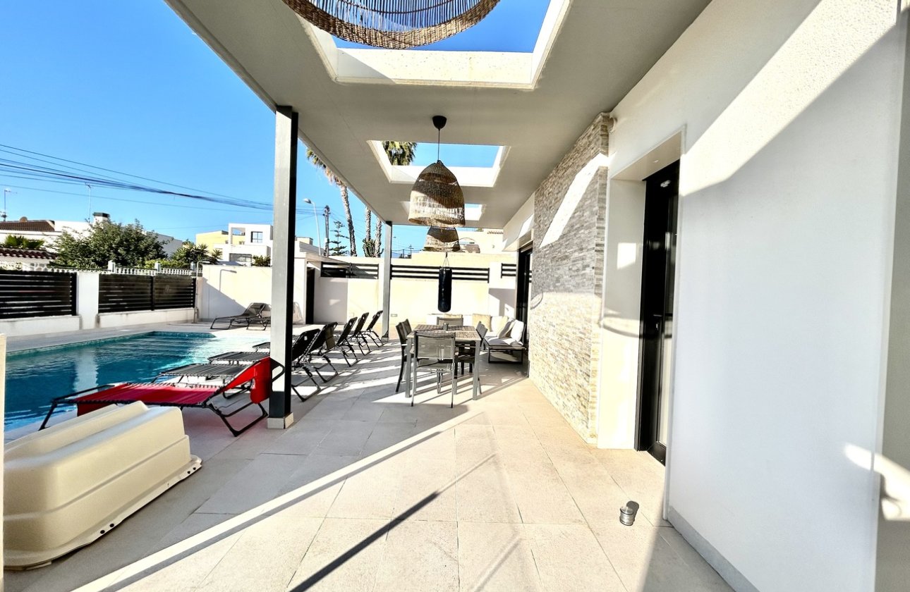 Resale - Villa -
Los Balcones - Costa Blanca